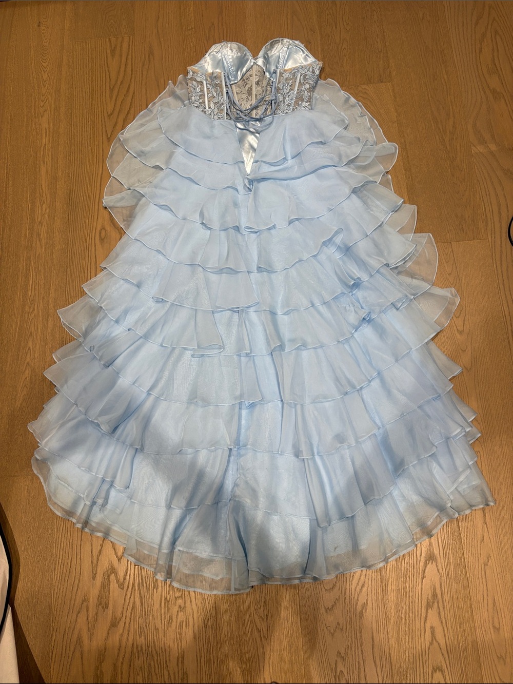 SHERRI HILL 56162 - Strapless Leaf Lace Gown in Light Blue Size 6 - Picture 4 of 5